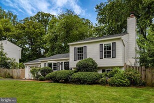 12607 Glenbrooke Woods Dr in Herndon, VA - Building Photo