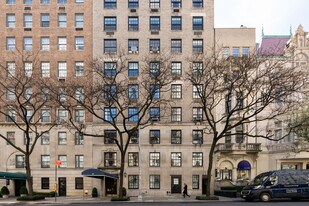 30 E 72nd St in New York, NY - Building Photo