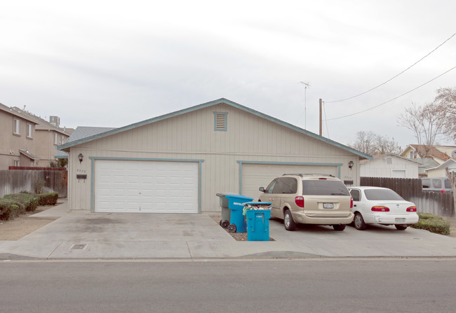 3219-3225 9th St in Ceres, CA - Foto de edificio - Building Photo