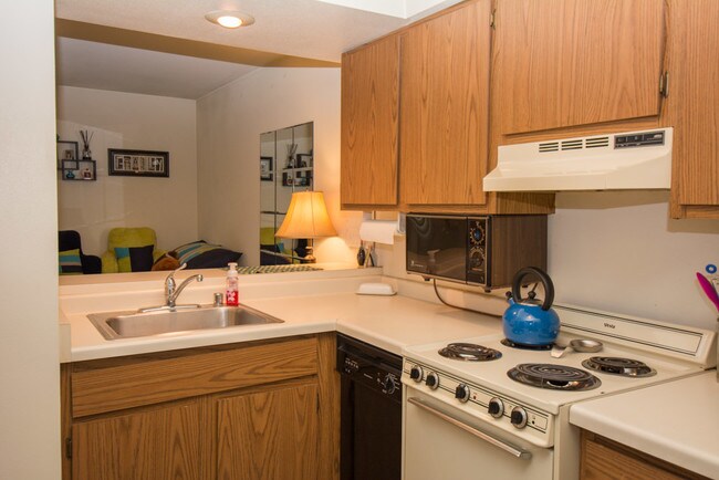 Heather Ridge in Madison, WI - Building Photo - Building Photo