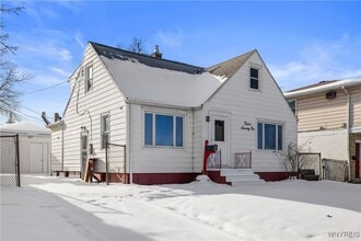 1271 Cleveland Dr in Buffalo, NY - Building Photo - Building Photo