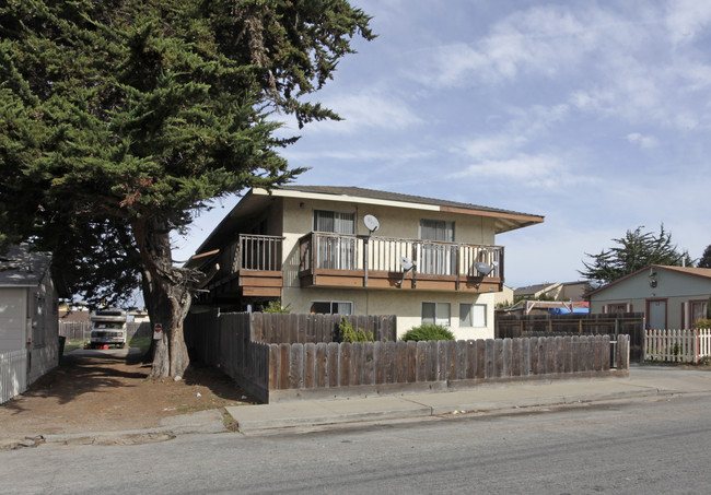 941 Harcourt Ave in Seaside, CA - Foto de edificio - Building Photo