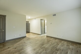 179 4th St, Unit B4 in Monteagle, TN - Building Photo - Building Photo