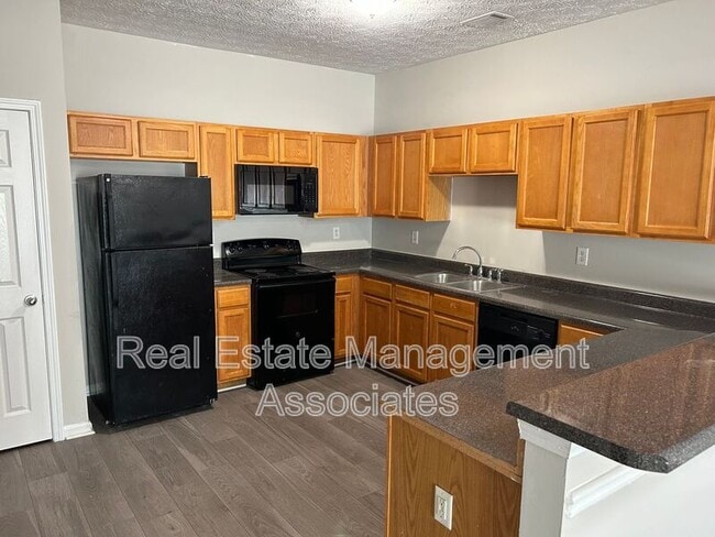 1749 Carrington Dr in Griffin, GA - Foto de edificio - Building Photo