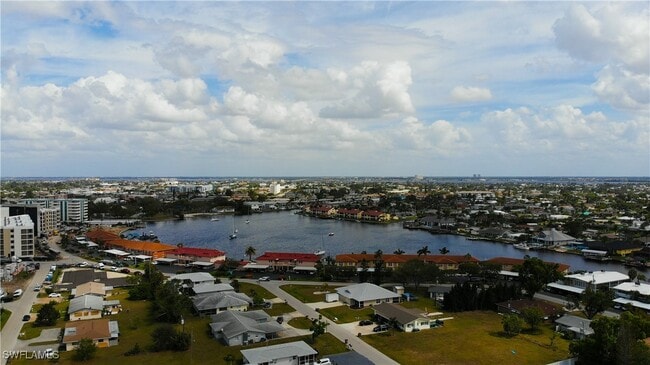 4839 Tudor Dr in Cape Coral, FL - Foto de edificio - Building Photo