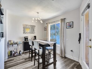 2351 NW 33rd St in Oakland Park, FL - Building Photo - Building Photo