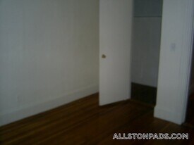 1375 Commonwealth Ave, Unit 8 in Boston, MA - Building Photo