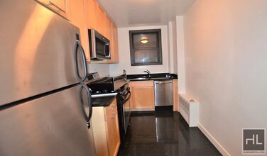333 E 49th St in New York, NY - Building Photo - Building Photo