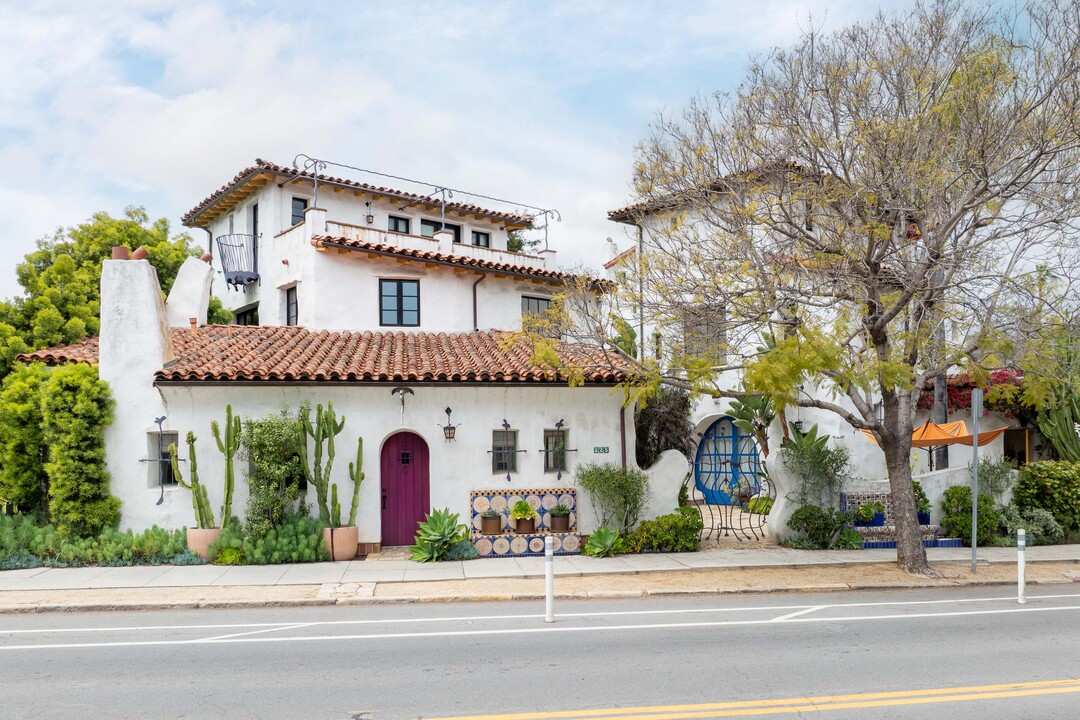 225 E Cota St in Santa Barbara, CA - Foto de edificio