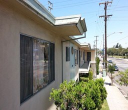 6101 Miles Ave in Huntington Park, CA - Foto de edificio - Building Photo