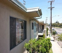 6101 Miles Ave in Huntington Park, CA - Building Photo - Building Photo