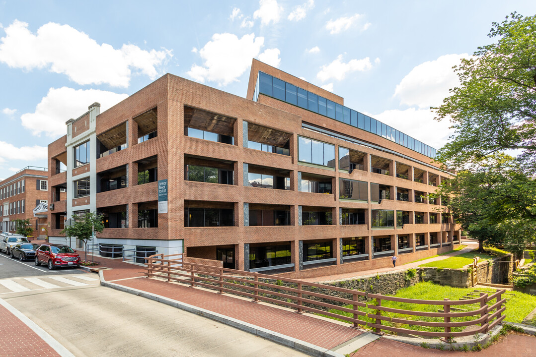 Oxford at Georgetown in Washington, DC - Building Photo