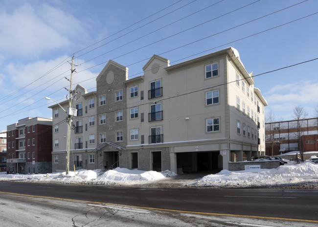 49 Columbia St W in Waterloo, ON - Building Photo - Primary Photo