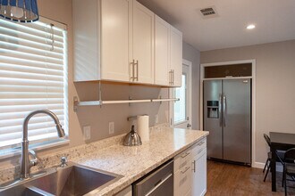 2404 Jackson Bluff Rd in Tallahassee, FL - Building Photo - Building Photo