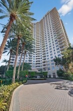 19501 W Country Club Dr in Aventura, FL - Building Photo - Building Photo