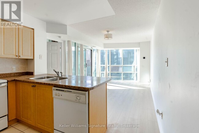 30-2030 Grand Trunk Crescent
