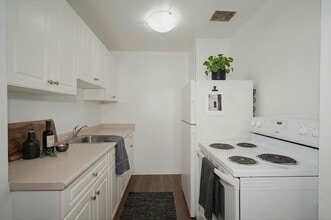 Grand Avenue Apartments in London, ON - Building Photo - Building Photo