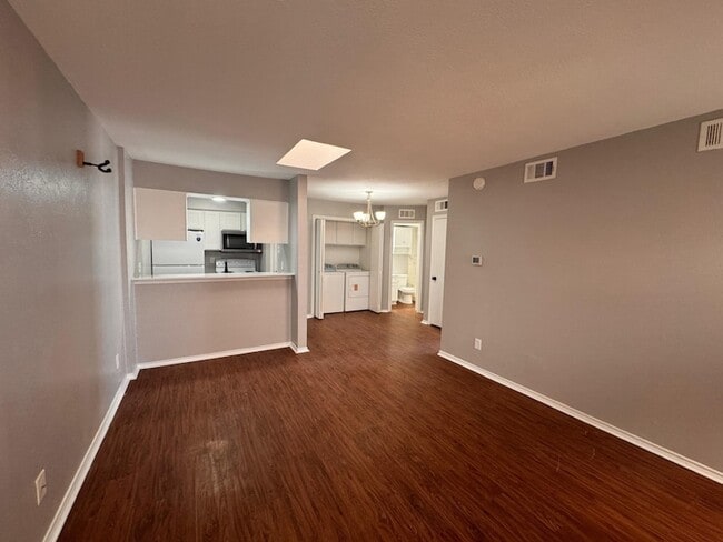 9520 Royal Ln, Unit 317C in Dallas, TX - Building Photo - Building Photo