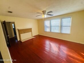 8041 Oakwood St in Jacksonville, FL - Building Photo - Building Photo