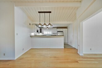 2719 Greer Rd in Palo Alto, CA - Building Photo - Building Photo
