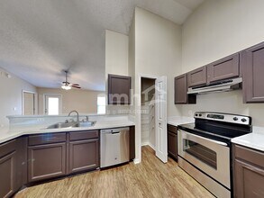 1757 Chandelier Cir E in Jacksonville, FL - Foto de edificio - Building Photo