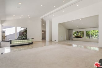 811 N Hillcrest Rd in Beverly Hills, CA - Building Photo - Building Photo