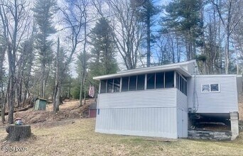 112 Maurauder Ln in Dingmans Ferry, PA - Foto de edificio - Building Photo