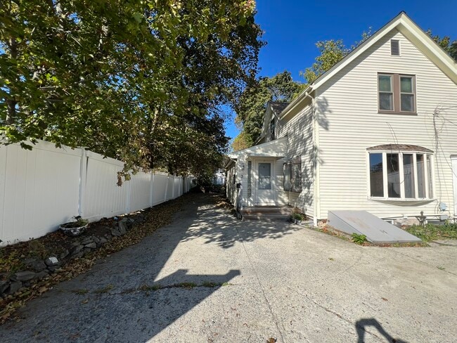 3 Strafford Plz in Westwood, MA - Building Photo - Building Photo
