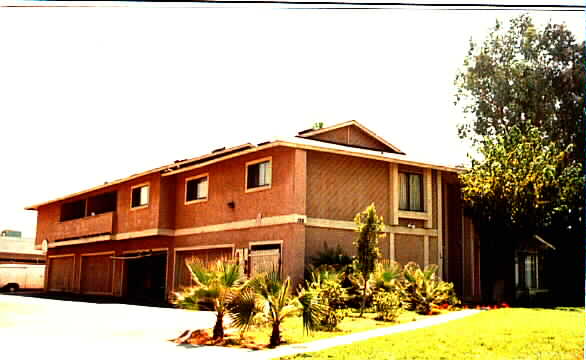 126 Lassen Pl in Ontario, CA - Building Photo