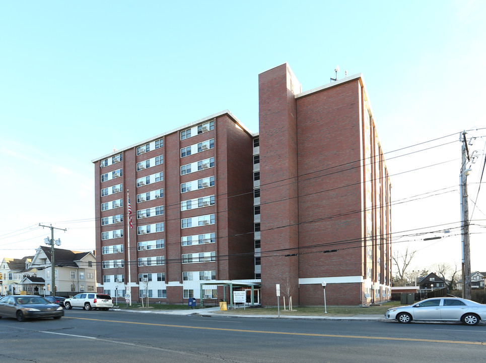 Meadow Hill Apartments in East Hartford, CT - Building Photo