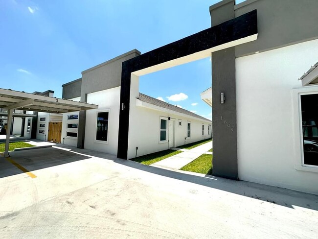 1609 Angelina Dr in San Juan, TX - Foto de edificio - Building Photo