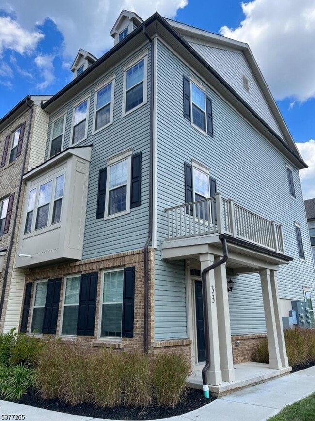 property at 33 Braeburn Ct