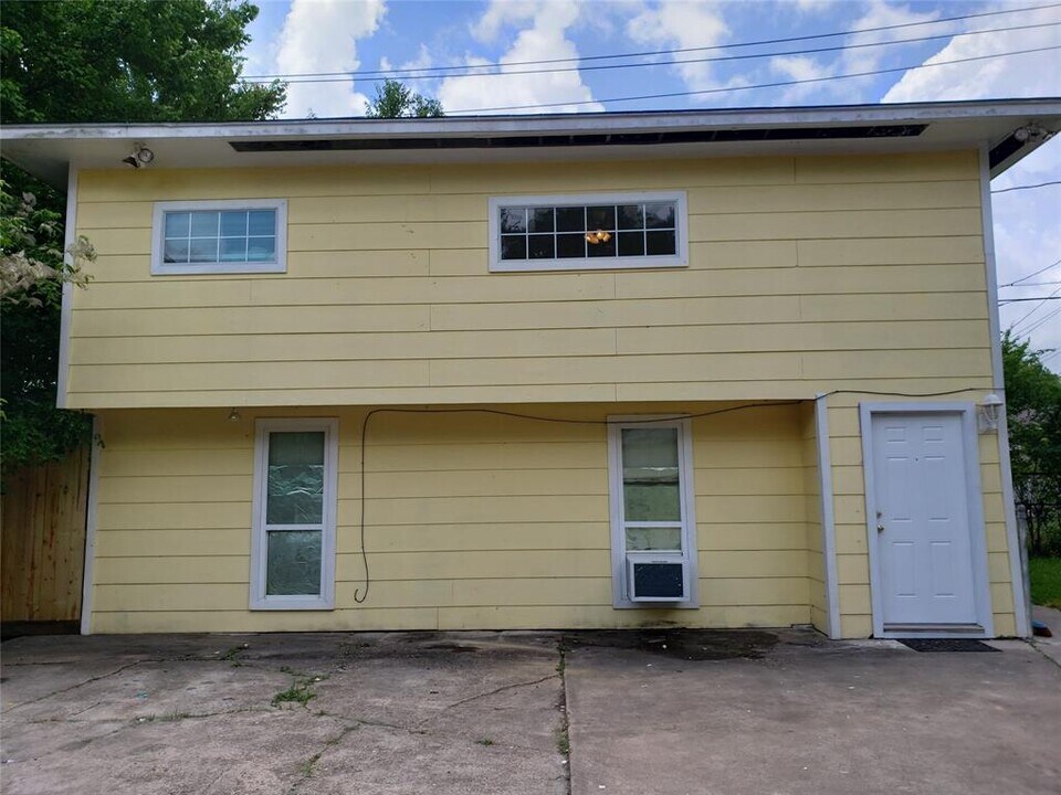 2612 Mc Nay Dr in Pasadena, TX - Building Photo