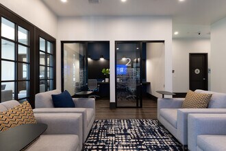 Landing at Arroyo in Simi Valley, CA - Foto de edificio - Interior Photo