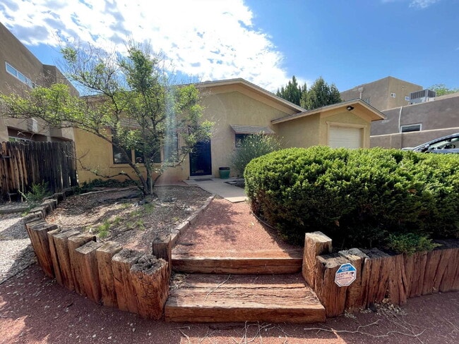 314 Amherst Dr SE