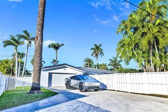 750 Harrison St in Hollywood, FL - Building Photo - Building Photo