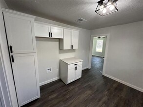 401 Walker St in Glen Rose, TX - Building Photo - Building Photo