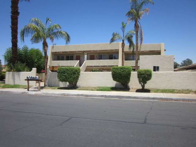 La Bonita Vida in Palm Desert, CA - Foto de edificio