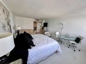 1880 S Ocean Dr, Unit TS705 in Hallandale Beach, FL - Building Photo - Building Photo