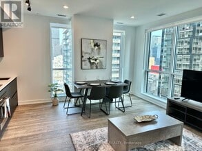 327-2327 King St W in Toronto, ON - Building Photo - Building Photo