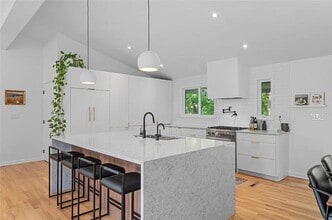 1140 Folkstone Dr in Pittsburgh, PA - Foto de edificio - Building Photo