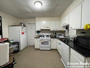 11 Park St, Unit 2 in Brookline, MA - Building Photo - Building Photo