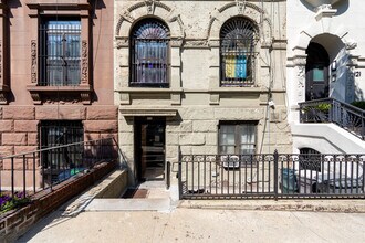 123 W 81st St in New York, NY - Building Photo - Building Photo