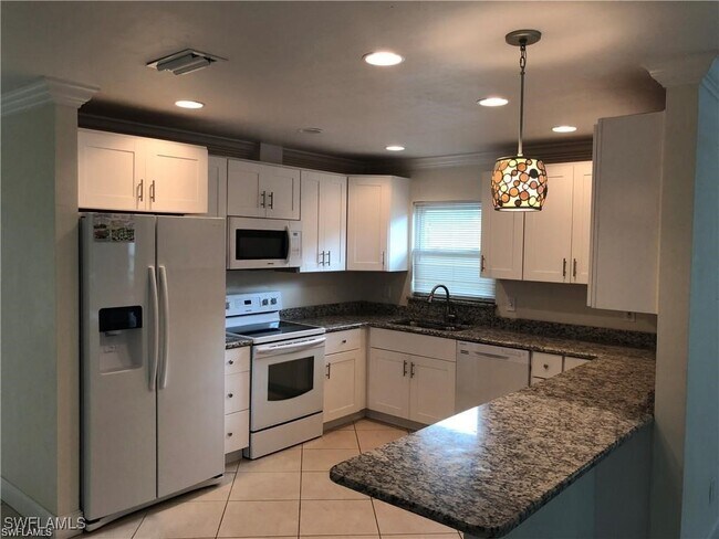 735 106th Ave N in Naples, FL - Building Photo - Building Photo