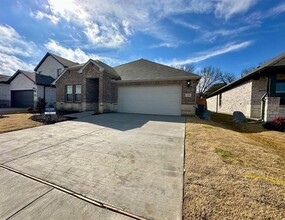 530 Castle Rd in Sherman, TX - Foto de edificio - Building Photo