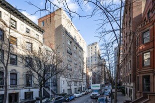317 W 89th St in New York, NY - Building Photo