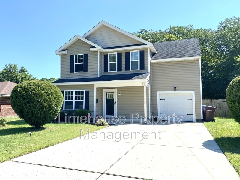 1909 Chesapeake Dr in Chesapeake, VA - Foto de edificio
