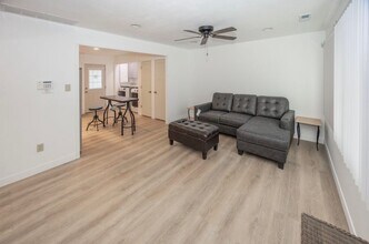 2006 Randall Rd in Indianapolis, IN - Foto de edificio - Building Photo