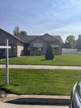 8182 N Brookside Dr in Hayden, ID - Foto de edificio - Building Photo