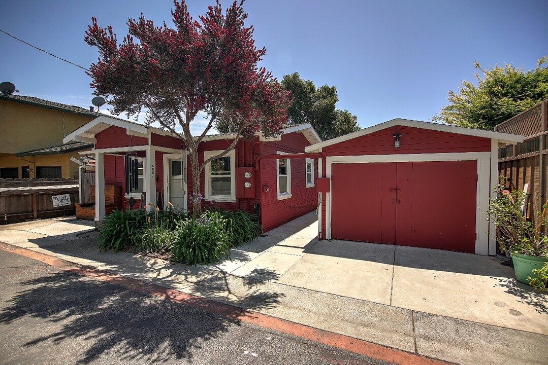 608 Capitola Ave in Capitola, CA - Building Photo